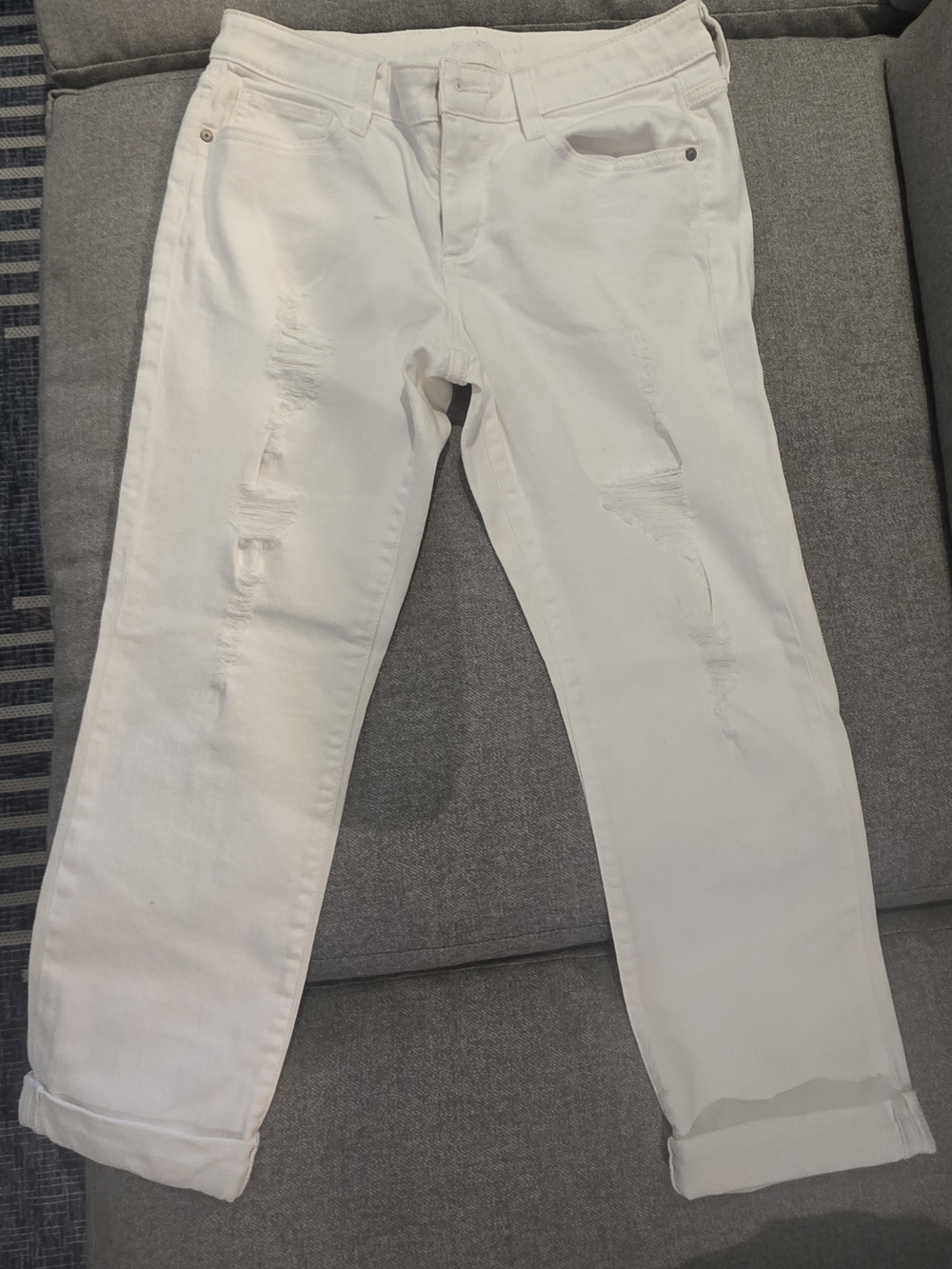 Classic Arizona Jeans Co White Jeans with Light Distressing